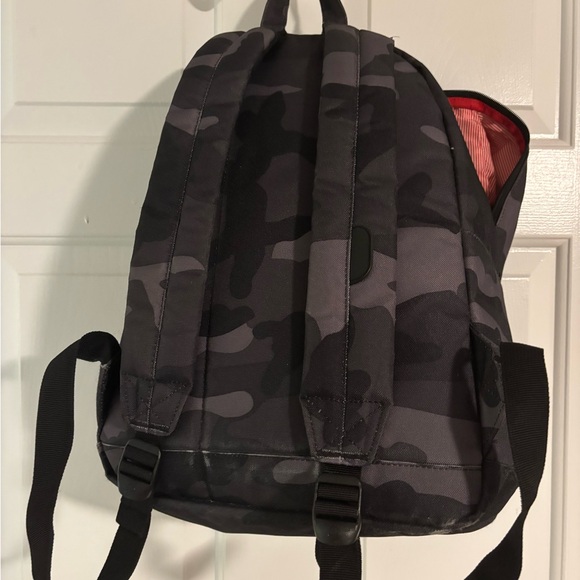 Herschel Supply Company Gray Camo Backpack - Picture 2 of 4